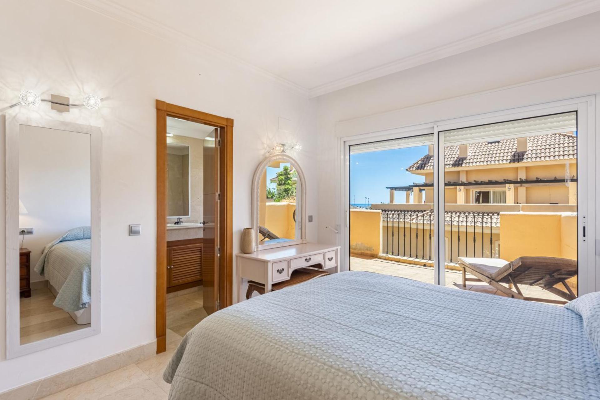 Mayfair Apartment *